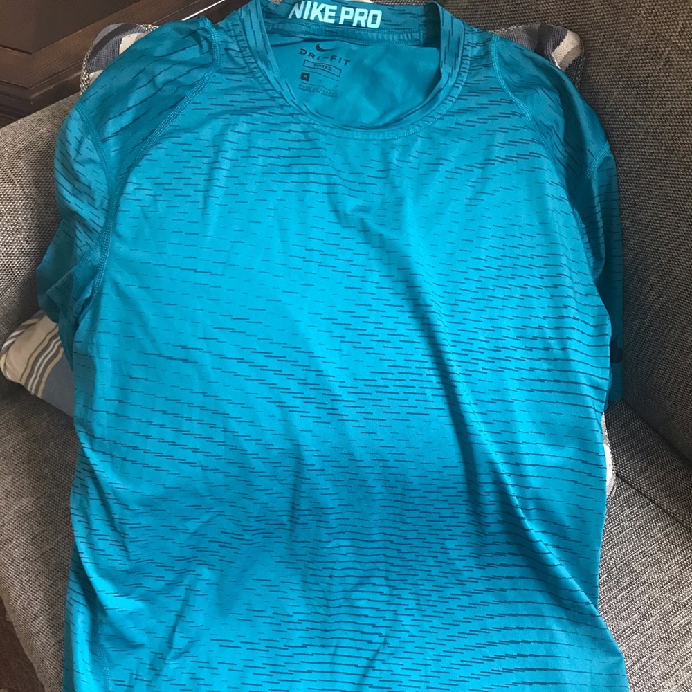 Tee shirt